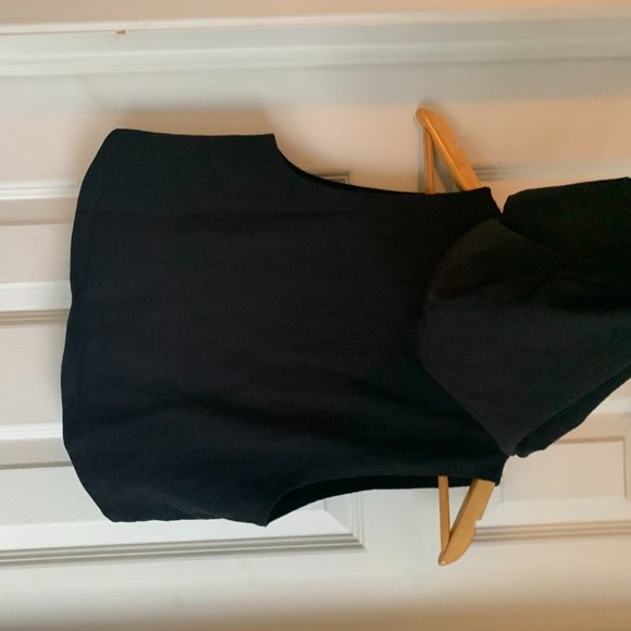 FREE with purchase 🤩Saski black hooded crop top - S - Picture 2 of 4
